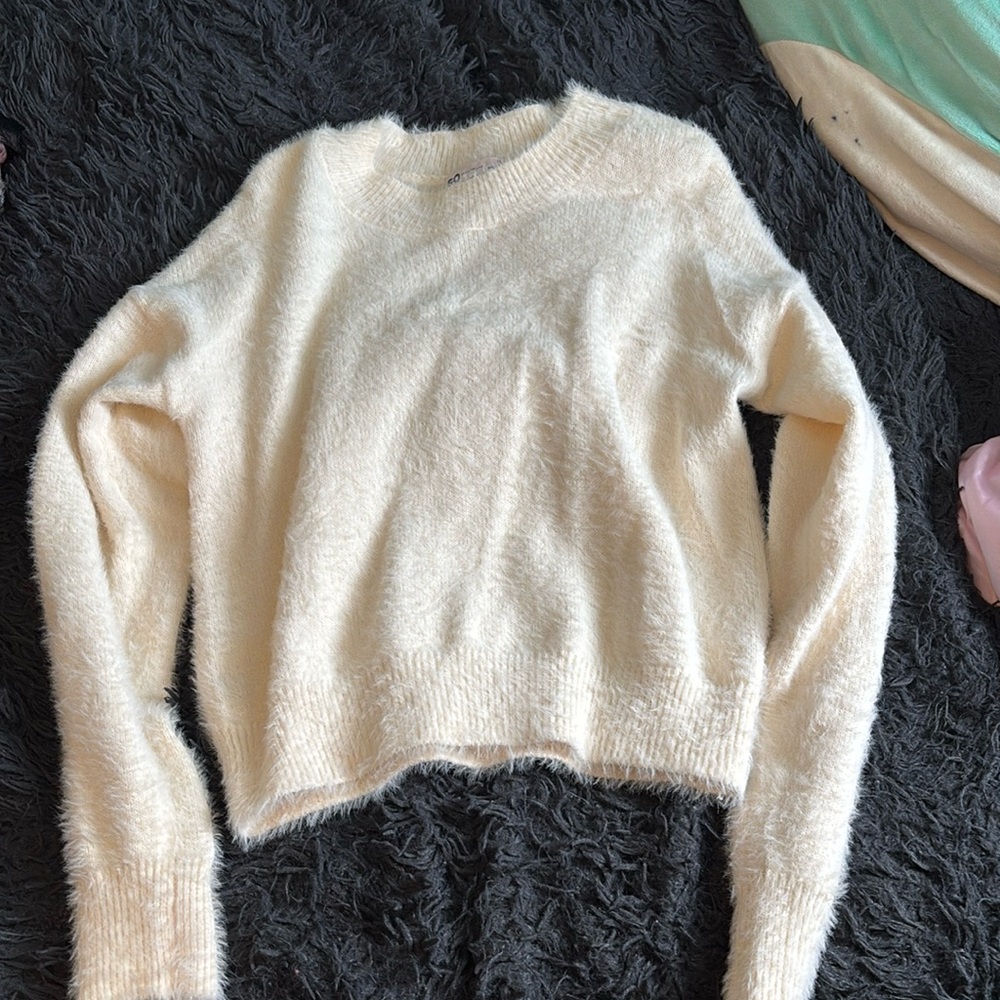 Women’s Medium white sweater